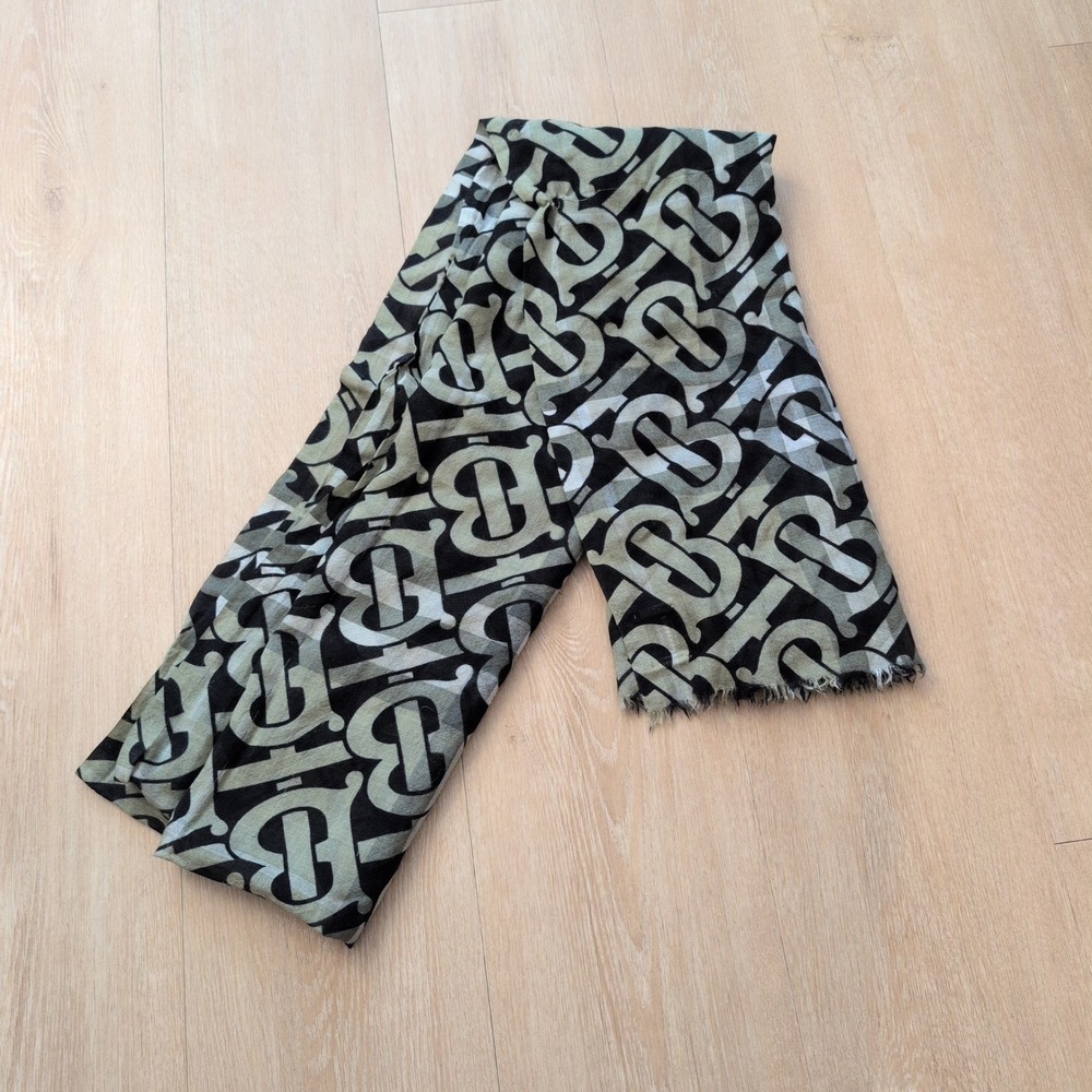 Burberry London Novacheck TB Monogram Scarf Eyelash Fringe Wrap Designer